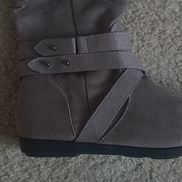 NWT Taupe Gray Suede Knee-High Devan Boots Sz 6 - Picture 3 of 5